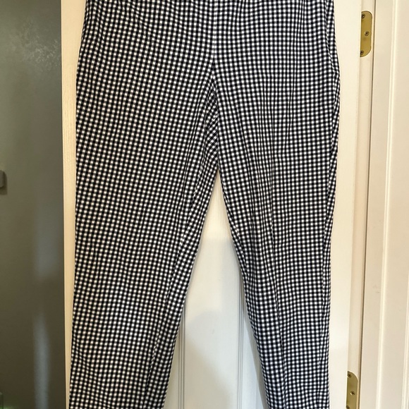Black and white Talbots pants , perfect condition, you will love this pants , - Picture 2 of 6